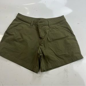 Alpine women’a khaki shorts US4 m116-27